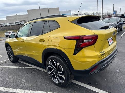 Used 2024 Chevrolet Trax RS w/ Sunroof Package image 5