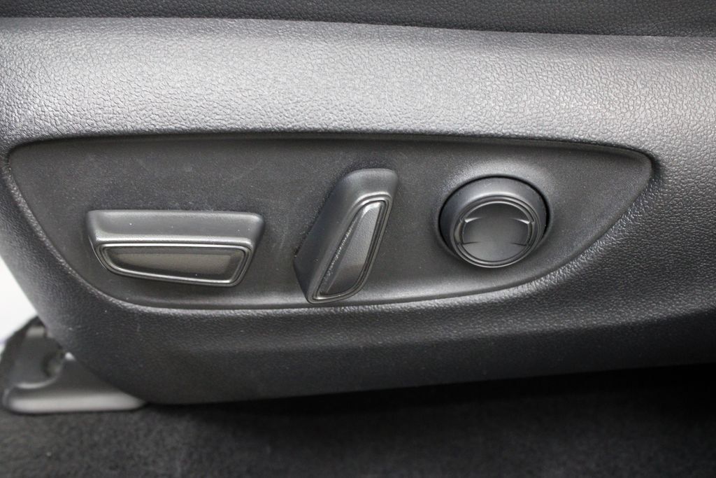 Used 2025 Toyota Grand Highlander AWD image 18