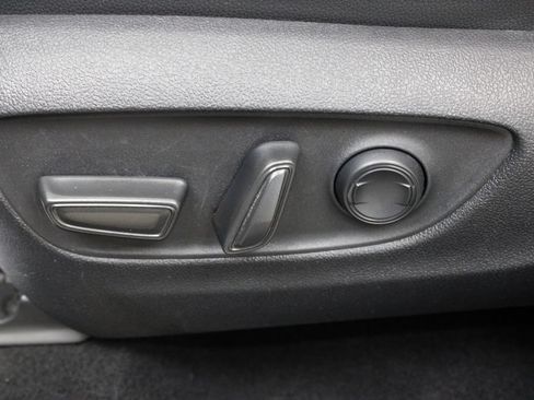 Used 2025 Toyota Grand Highlander AWD image 18