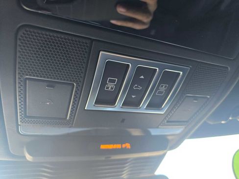 Used 2023 Land Rover Discovery S R-Dynamic image 44