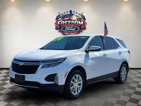 Used 2024 Chevrolet Equinox LT AWD/4WD image 2