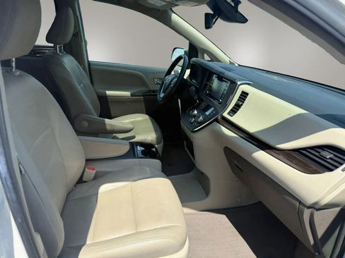 Used 2018 Toyota Sienna XLE w/ XLE Navigation Package AWD/4WD image 45