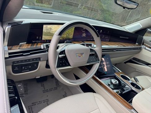 Certified 2025 Cadillac Escalade ESV Sport Platinum image 41