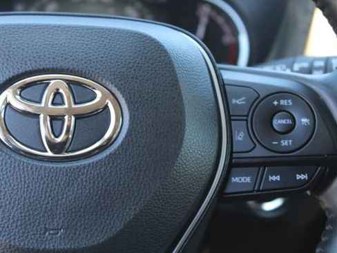 Used 2025 Toyota RAV4 XLE w/ Convenience Package FWD image 21