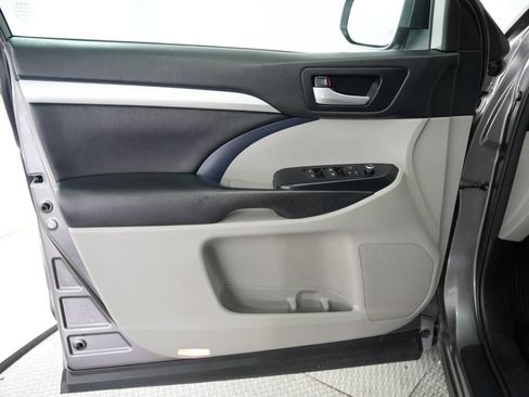 Used 2017 Toyota Highlander XLE AWD/4WD image 47
