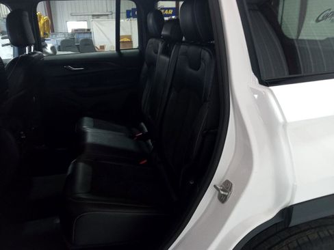 Used 2024 Jeep Grand Cherokee Altitude image 8