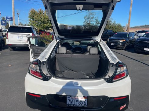 Used 2017 Chevrolet Volt Premier w/ Driver Confidence II Package image 40