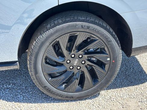 New 2026 Lincoln Navigator Reserve w/ Jet Appearance Package AWD/4WD image 9