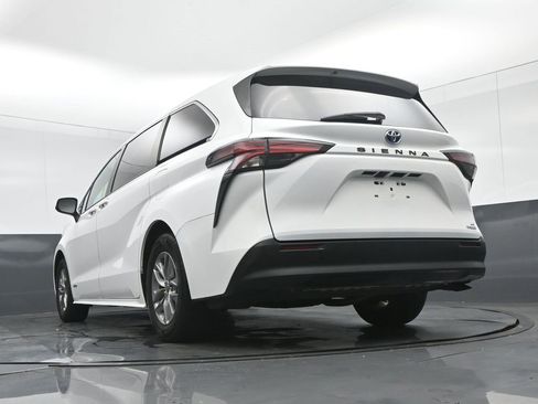 Used 2021 Toyota Sienna LE image 62