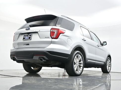 Used 2018 Ford Explorer XLT w/ Equipment Group 202A AWD/4WD image 51