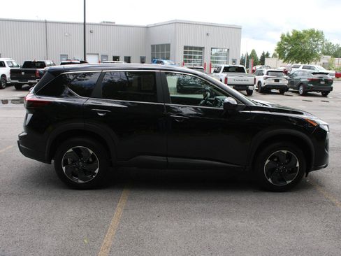 Used 2026 Nissan Rogue SV AWD/4WD image 4