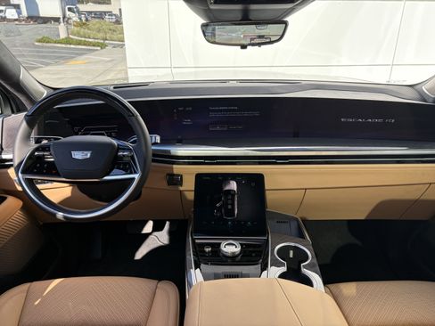 New 2026 Cadillac Escalade IQ Sport 2 w/ LPO, ONYX Package image 23