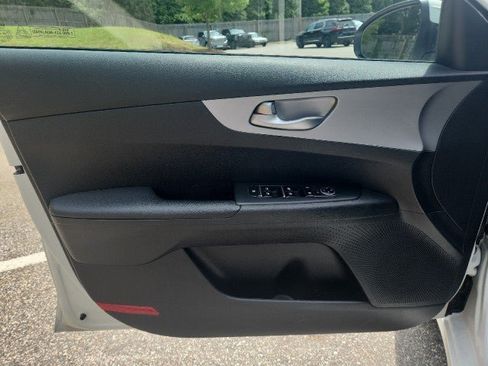 Used 2023 Kia Forte LXS FWD image 17