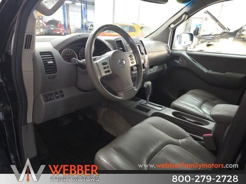 Used 2014 Nissan Frontier SL w/ SL Moonroof Package image 10