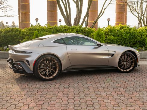 Used 2025 Aston Martin V8 Vantage Coupe image 38