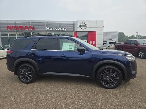 New 2026 Nissan Pathfinder SL w/ SL Premium Package AWD/4WD image 8