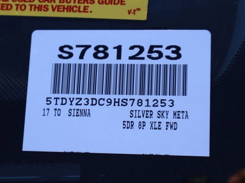 Certified 2017 Toyota Sienna XLE image 7
