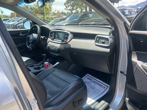 Used 2017 Kia Sorento EX AWD/4WD image 11