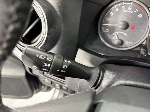 Used 2018 Toyota Tacoma TRD Off-Road w/ Technology Package image 14