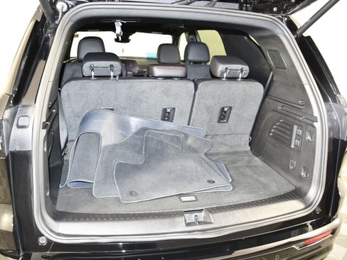 Used 2026 Chevrolet Traverse RS image 38