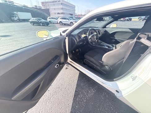 Used 2022 Dodge Challenger GT image 9
