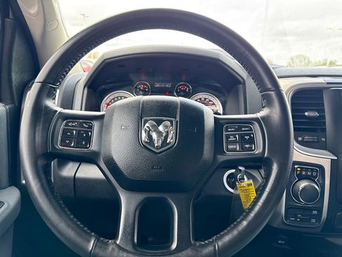 Used 2019 RAM 1500 Classic SLT w/ Luxury Group AWD/4WD image 17