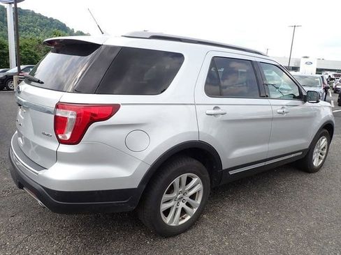 Used 2018 Ford Explorer XLT w/ Equipment Group 202A AWD/4WD image 6