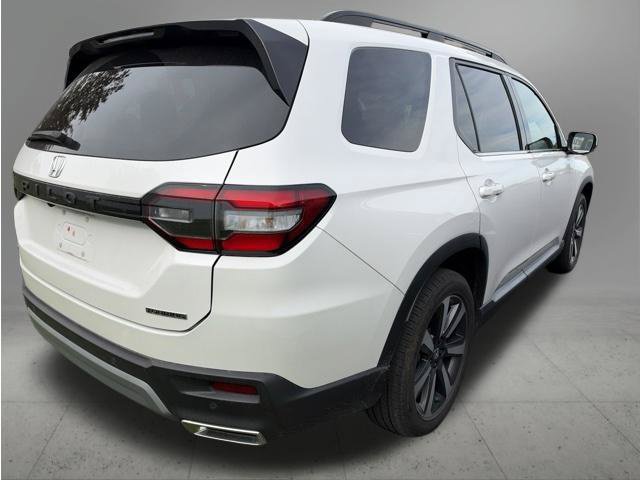 Used 2025 Honda Pilot Touring image 5