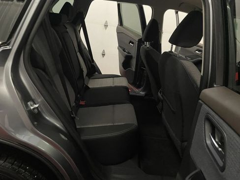 Used 2023 Nissan Rogue SV FWD image 40
