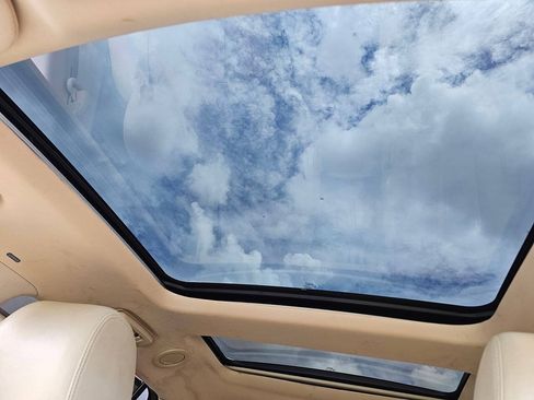 Used 2013 Lincoln MKT AWD image 22