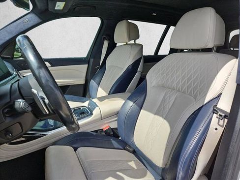 Used 2022 BMW X7 xDrive40i w/ M Sport Package image 17