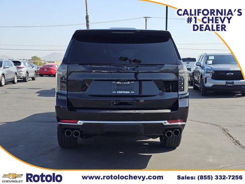 Used 2025 Chevrolet Suburban Premier RWD image 5