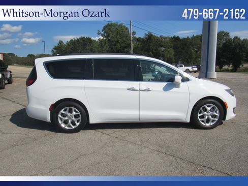 Used 2018 Chrysler Pacifica Touring Plus w/ Tire & Wheel Group image 16