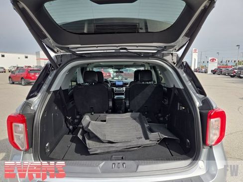 Used 2023 Ford Explorer XLT w/ Equipment Group 202A AWD/4WD image 31
