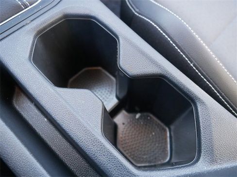 Certified 2025 Volkswagen Jetta SE image 31