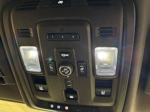 Used 2024 GMC Yukon XL Denali w/ Advanced Technology Package image 23