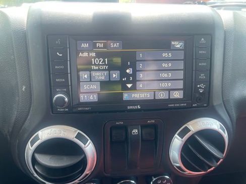 Used 2013 Jeep Wrangler Rubicon AWD/4WD image 13