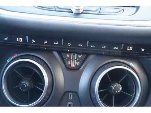 Used 2020 Chevrolet Blazer LT image 18