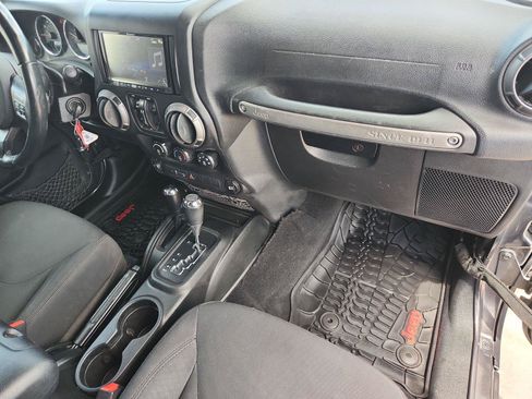 Used 2017 Jeep Wrangler Unlimited Sport w/ Quick Order Package 24S AWD/4WD image 24