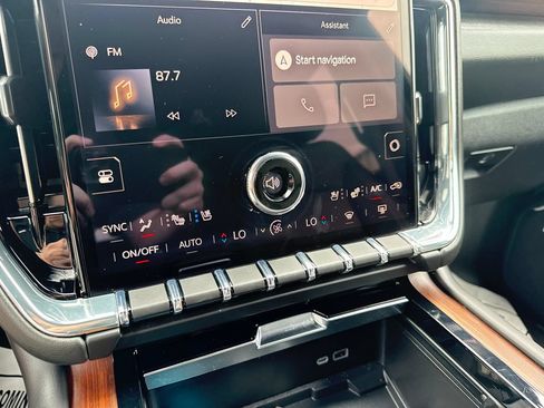 Used 2025 GMC Yukon XL Denali AWD/4WD image 24