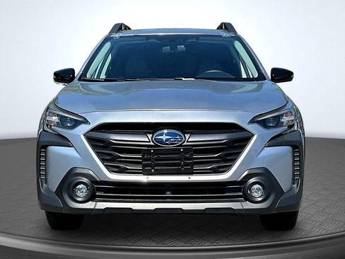 Used 2023 Subaru Outback Premium AWD/4WD image 2