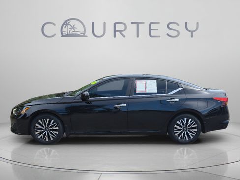 Certified 2023 Nissan Altima 2.5 SV FWD image 2