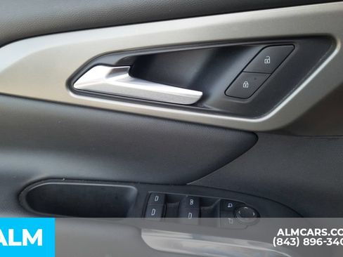 Used 2025 Chevrolet Traverse LT w/ Driver Confidence Package FWD image 15