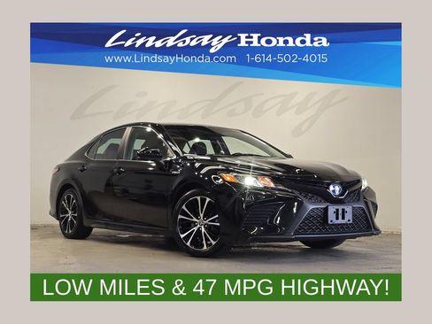 Used 2018 Toyota Camry SE FWD image 1