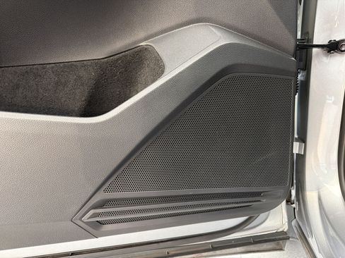 Used 2021 Volkswagen Tiguan SE w/ Panoramic Sunroof Package FWD image 22