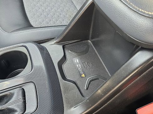 Used 2022 Chevrolet Colorado Z71 w/ Safety Package image 28