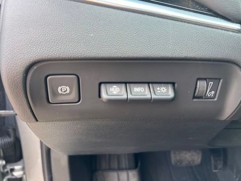 Used 2024 Buick Enclave Avenir w/ Avenir Technology Package AWD/4WD image 28