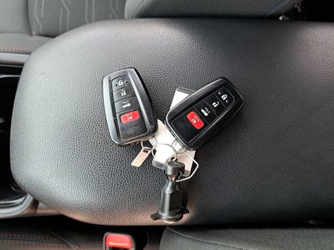 Used 2021 Toyota RAV4 SE w/ Weather & Moonroof Package AWD/4WD image 40