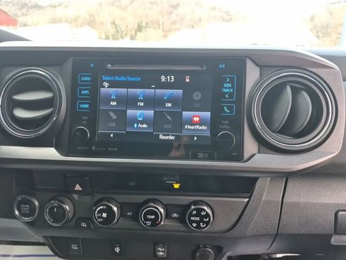 Used 2017 Toyota Tacoma SR image 9