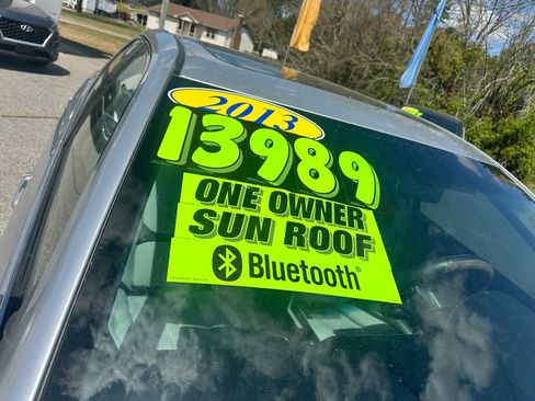 Used 2013 Toyota Camry XLE w/ Preferred Accessory Pkg FWD image 23